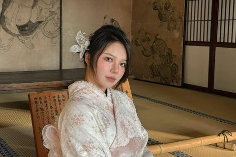 Kyoto: Luxury Kimono Photoshoot With ProfessionalPhotography