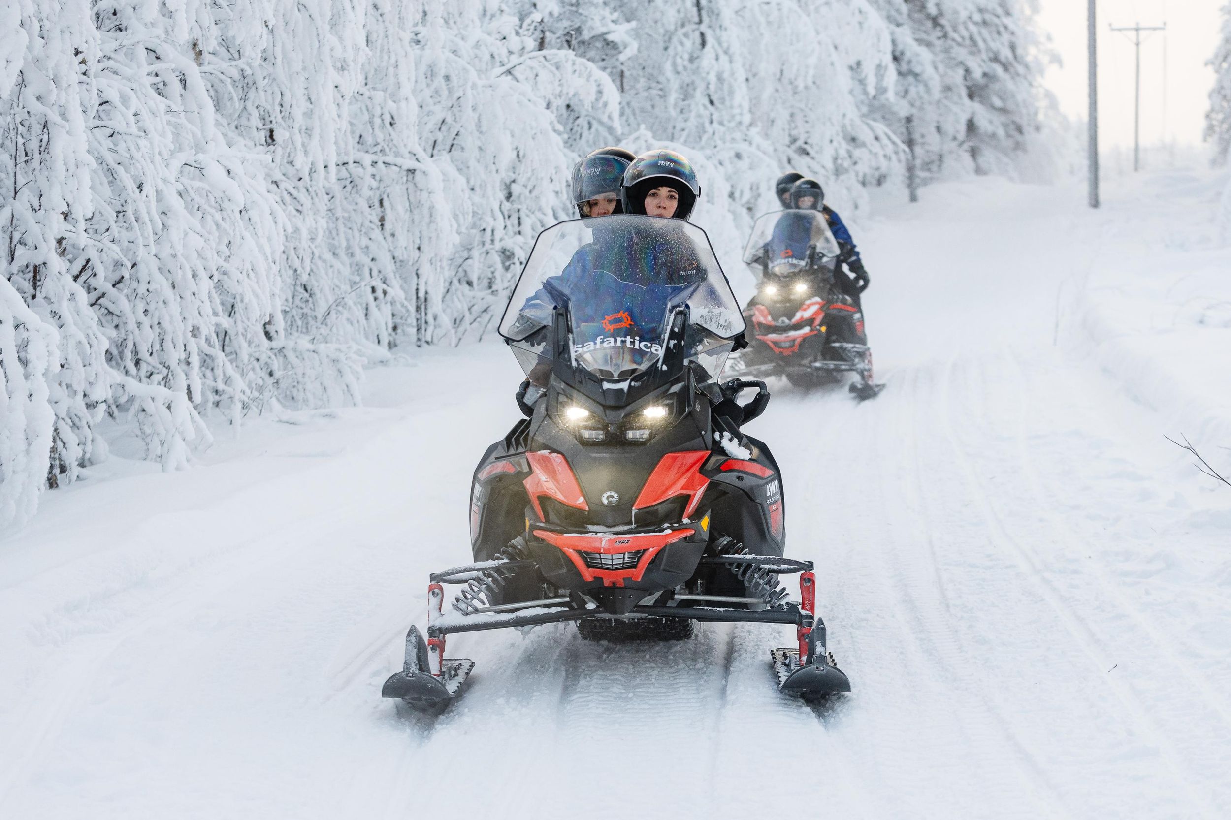 Rovaniemi: Schneemobil- und Eisangelabenteuer mit Mittagessen
