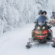 Rovaniemi : Aventure en motoneige et pêche sur glace avec déjeuner