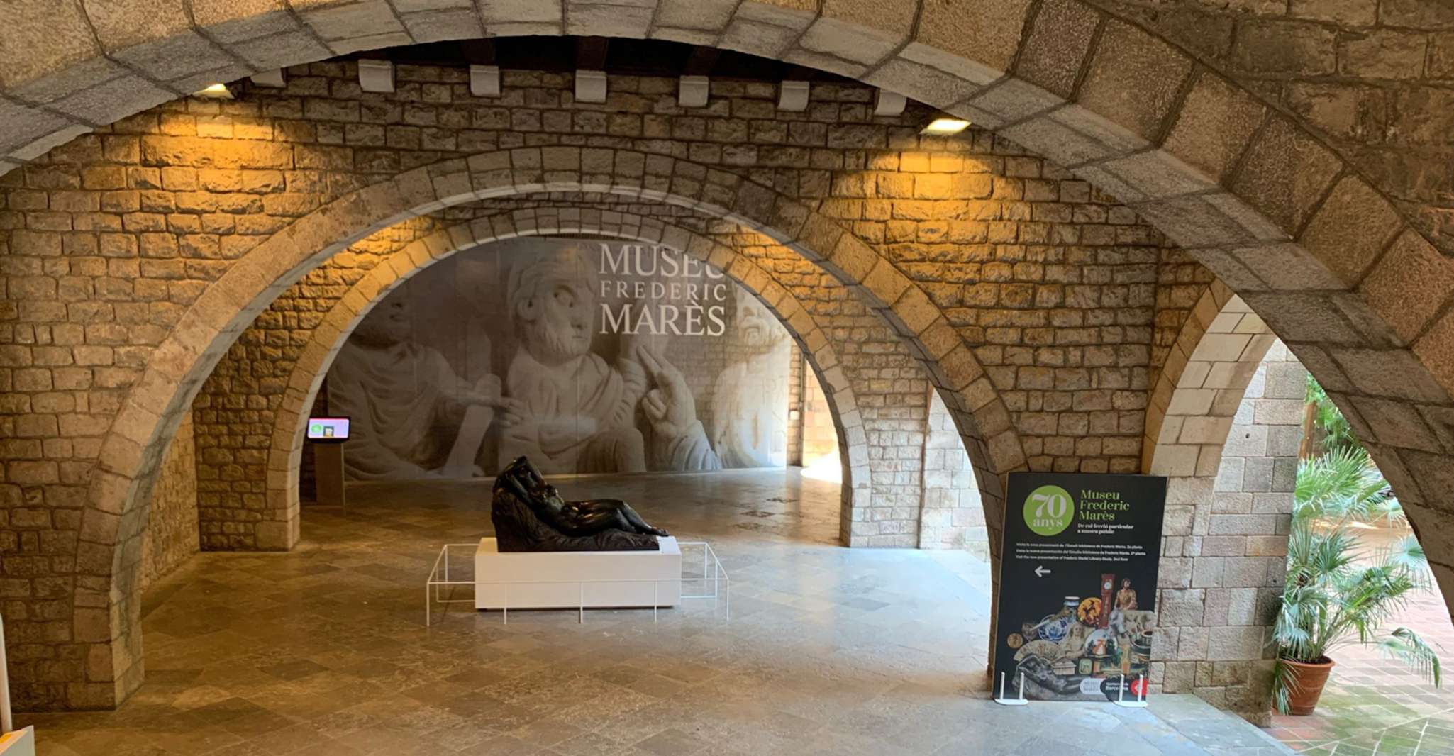 Barcelona: Gothic Quarter Legends Walking Tour with Tapas photo 9