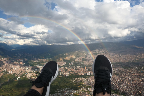 Paragliding över Medellin i San Felix med skytteltrafikParagliding över Medellin i San Felix en fantastisk upplevelse