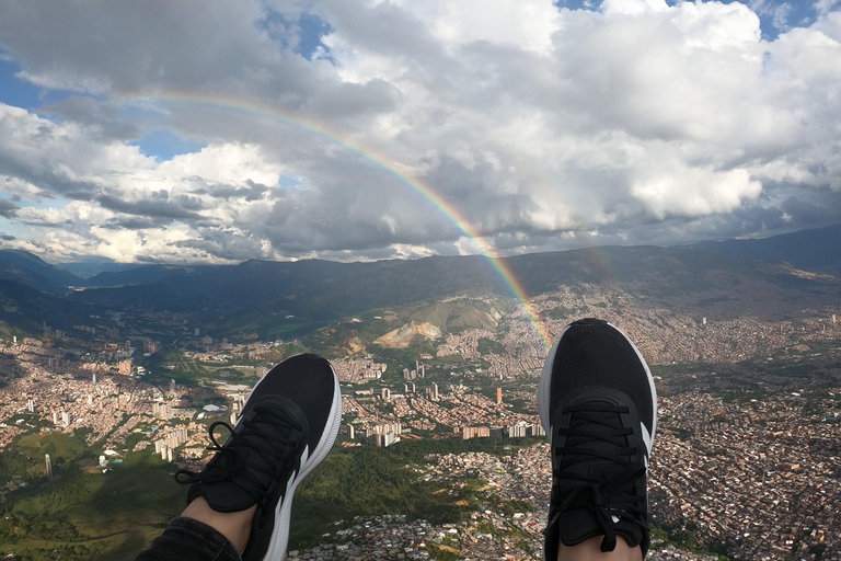 Paragliding över Medellin i San Felix med skytteltrafikParagliding över Medellin i San Felix en fantastisk upplevelse