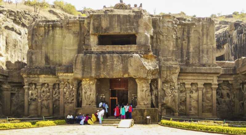 From Aurangabad: Ajanta and Ellora Caves Private 2-Day Tour