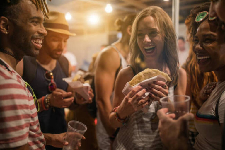 Agra: tour gastronómico por Sadar Bazar (opciones disponibles)Delhi: tour con todo incluido por el jardín Lodhi con opción de spa