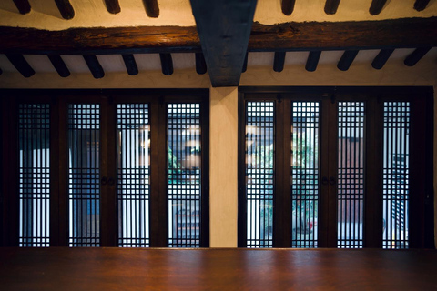 Clase de cocina Royal Seoul en un hanok centenarioClase de cocina real de Seúl en una casa tradicional hanok de 100 años de antigüedad