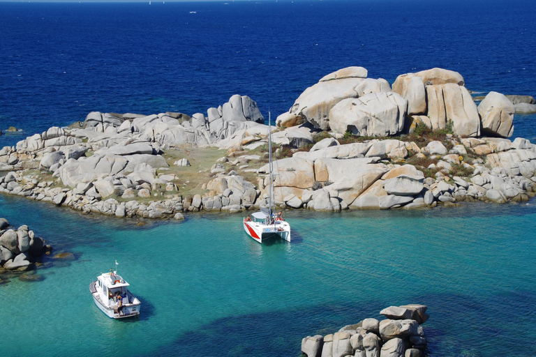 Bonifacio: Balade en catamaran avec snorkelling aux Iles Lavezzi