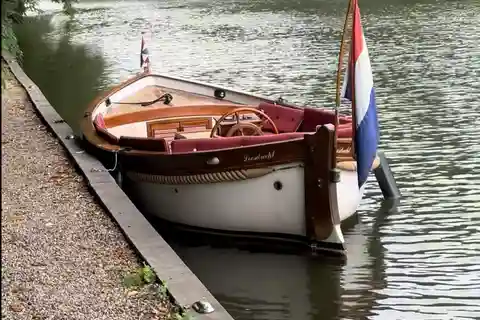 Vecht: 4-stündige Fahrt mit dem Langboot, inklusive Getränken und Snacks