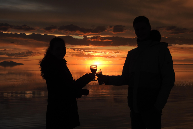 Uyuni: 3-Day Salt Flats Tour with Red Lagoon & Geysers
