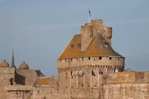Saint-Malo: Impresionantes paisajes y tour a pie por la Historia