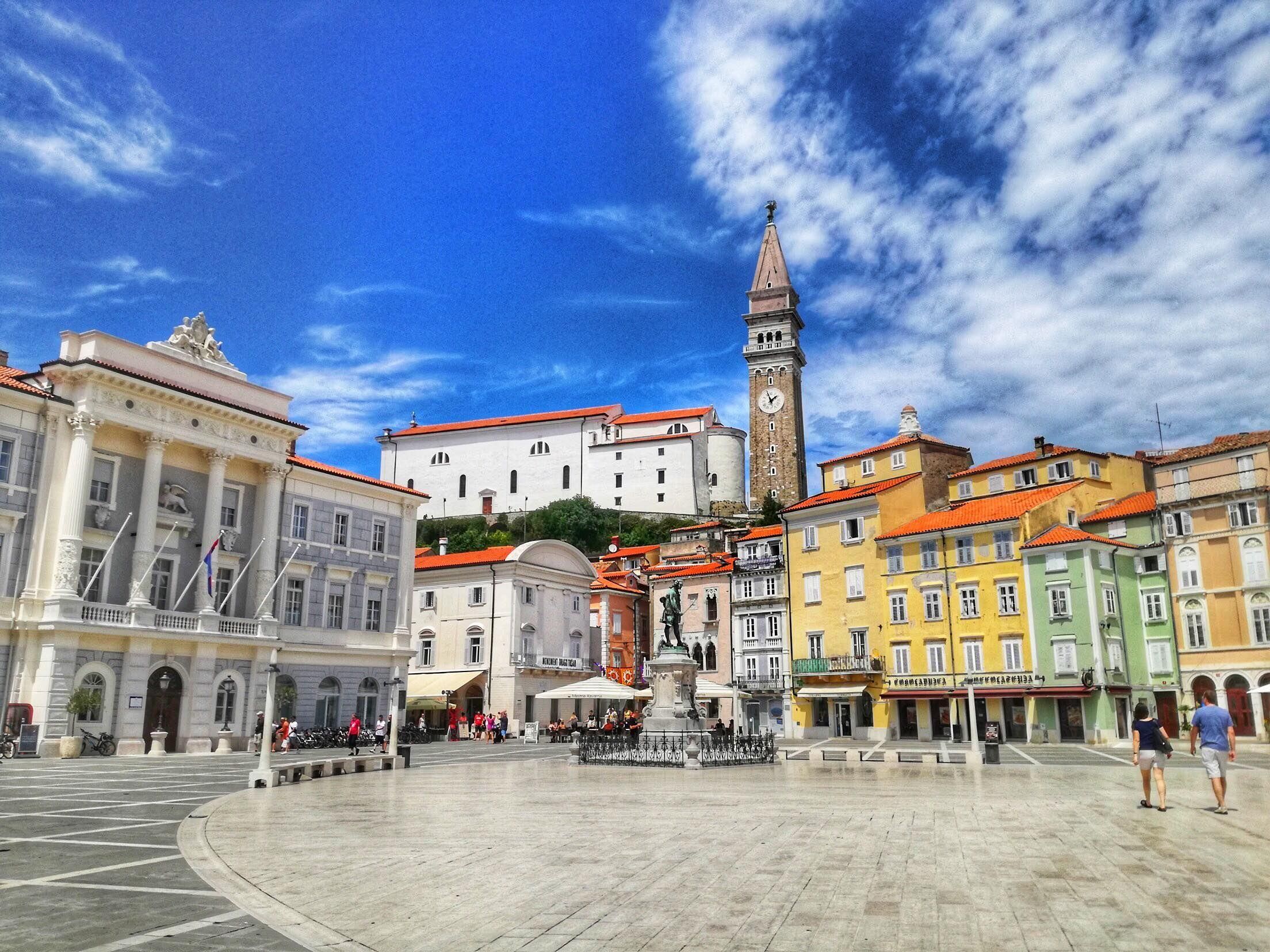 Von Ljubljana: Postojna-Höhle, Burg Predjama und Piran Tour