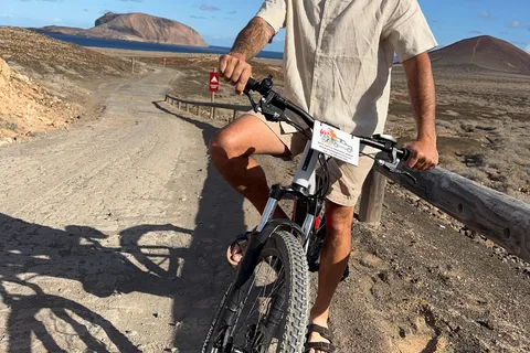 LA GRACIOSA: Bike rental MOUNTAIN BIKES