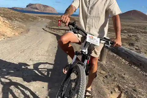 LA GRACIOSA: Fahrradverleih MOUNTAIN BIKES