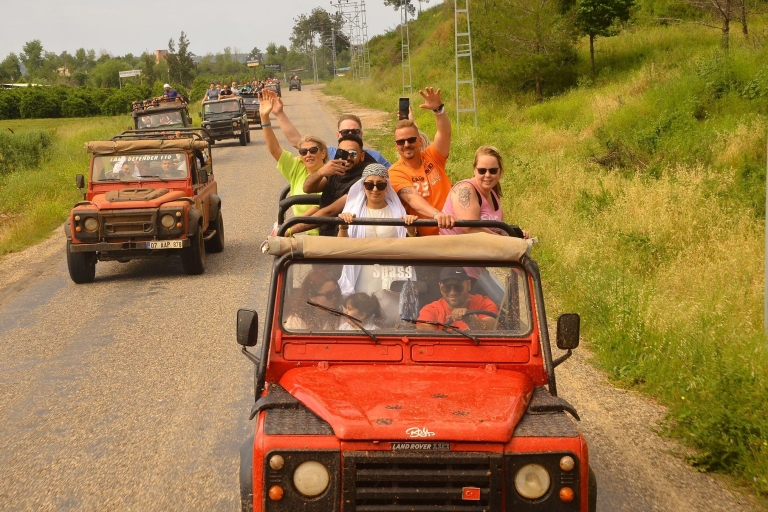 Safari en Jeep por el Lago Verde con almuerzoLado: Aventura Safari en Jeep Todoterreno por el Cañón Verde con Comida