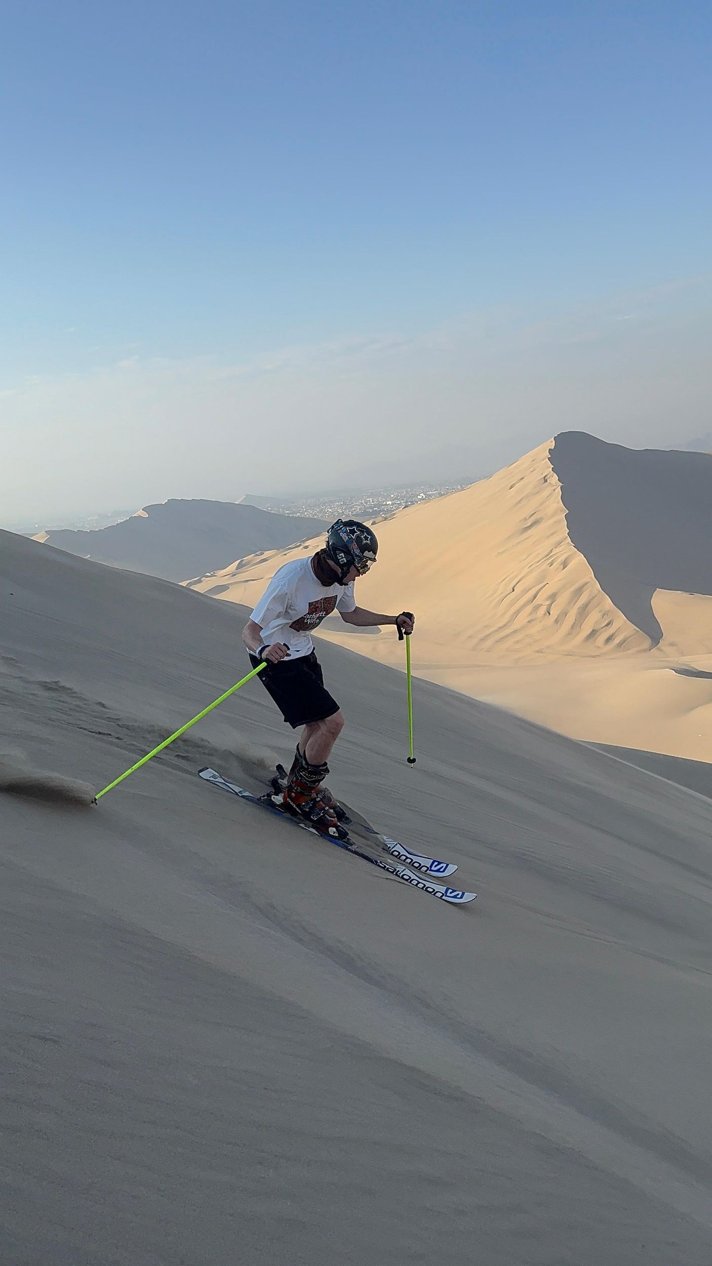 Huacachina: Sandboarding- oder Sandski-Erlebnis bei Sonnenuntergang + T-Shirt