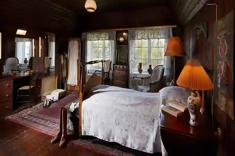 Nairobi: Karen Blixen Museum and Kobe Beads Center Tour