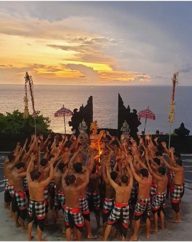 Visit tickets to watch the Kecak fire dance in Uluwatu in Denpasar, Bali, Indonesia