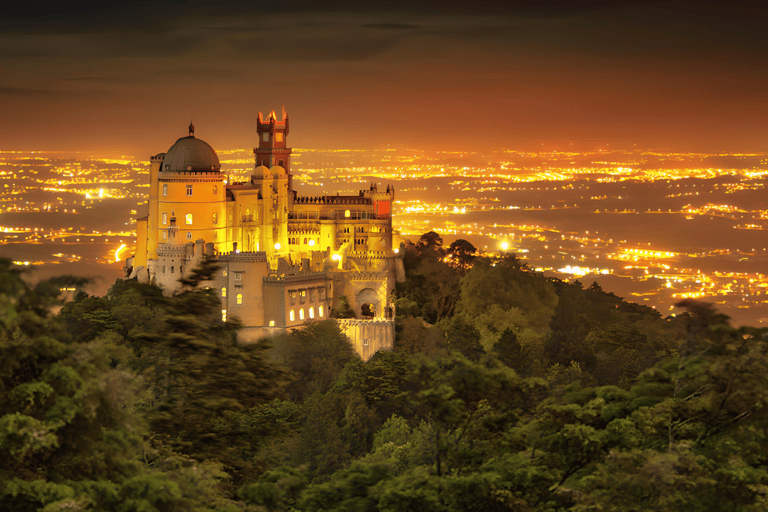 Da Lisbona: Tour del Palazzo Pena, Regaleira, Sintra e CascaisPunto di incontro a Lisbona