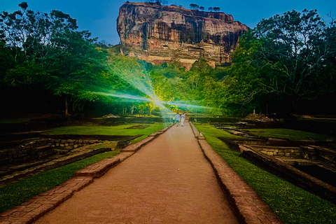 Sigiriya, Dambulla, 2 day tour with Minneriya safari