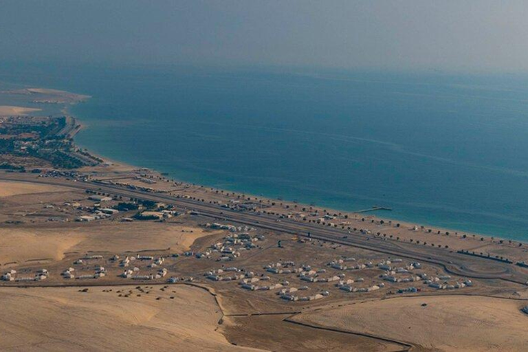 多哈：在海岸线和阿拉伯湾上空体验难忘的滑翔伞之旅多哈：在海岸线和阿拉伯湾上空体验难忘的滑翔伞运动