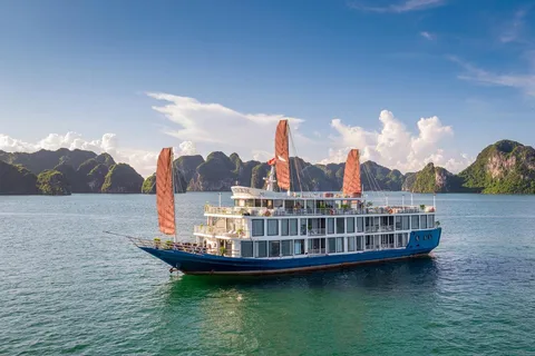 HALONG BAY – SURPRISING CAVE – TITOP ISLAND – LUON CAVE