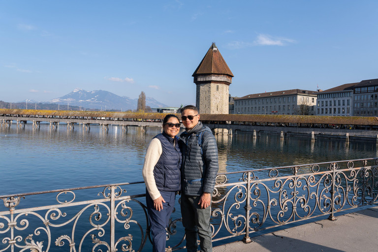 Lucerne: Lake Cruise & Old Town Tour w/ Guide & Photographer