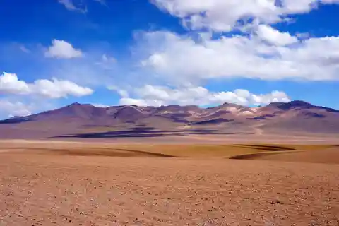 UYUNI SALT FALT LAGOONS & DESERT: 3 DAYS/2 NIGHTS EXPEDITION