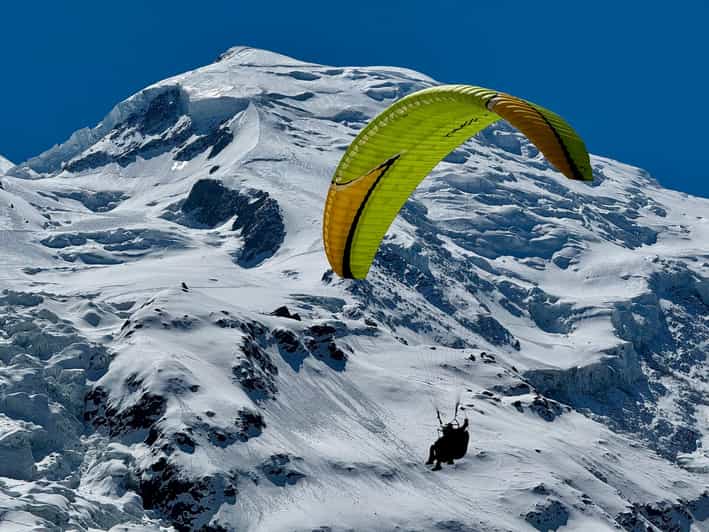 Chamonix: voo de parapente em tandem em frente ao Mont-Blanc