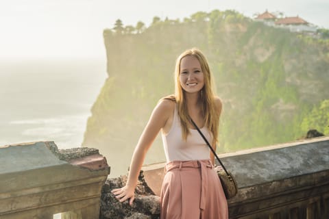 Bali: Private Uluwatu Temple & Cliffside Photoshoot