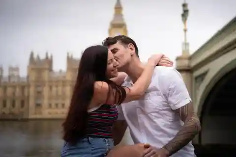 Iconic London Portraits Tour with Expert Local Photographer