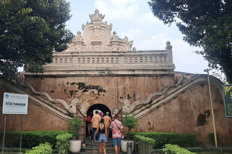 Yogyakarta: Merapi Sunrise Jeep+ Keraton & Taman Sari Bunker