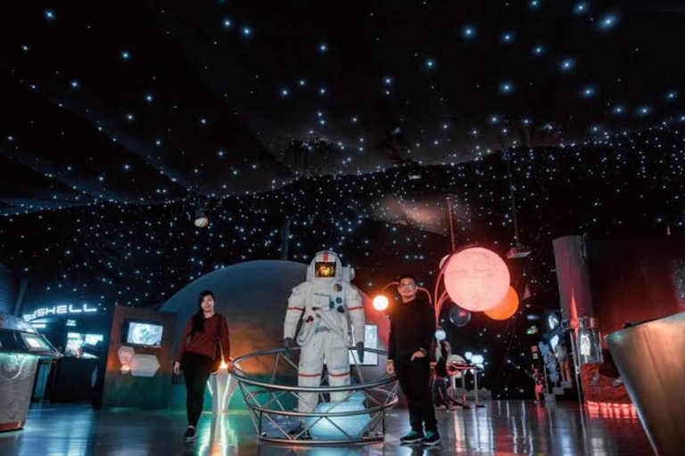 Manila Urban Charms &amp; Gondola Bliss Cityscape Tour