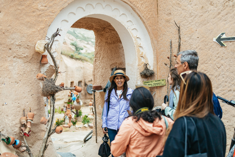 Istanbul: escursione di 2 giorni in Cappadocia con voli e hotel nelle grotteVisita guidata in inglese