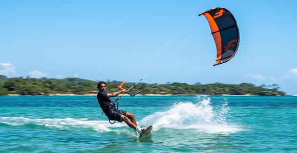 Boracay: Kiteboarding Course with Instructor