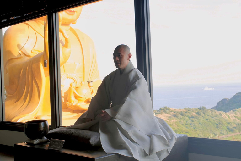 Jeju: Tea Meditation in a temple with Head Monk