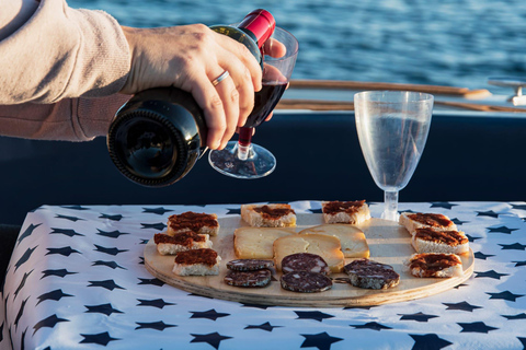 Menorca: Passeio de barco privado com aperitivo e pôr do sol