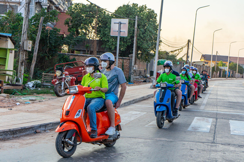 Phnom Penh: Sunset Cruise & Evening Food Tour by Vespa Vespa Option + English Guide