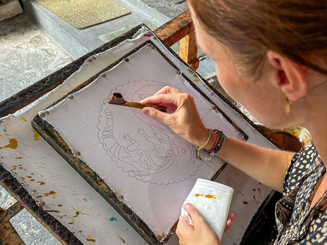 Yogyakarta: Private Batik Making Course with Hotel Transfer