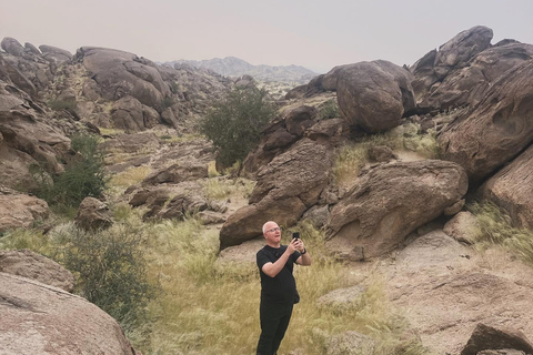 Jeddah: wandeltocht met gids door de Maanberg met snacksJeddah: wandeltocht met gids door de Moon Mountains, inclusief snacks