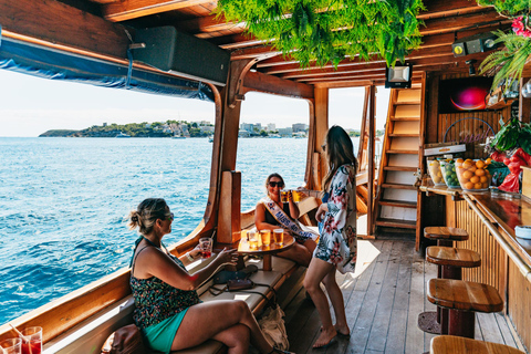 Palma de Majorque : fête en bateau tout compris pendant la journéePalma de Majorque : excursion en bateau tout compris