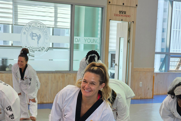 Busan: 1 Hour Taekwondo Experience with Master