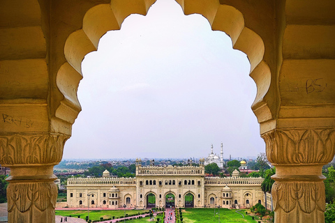 Da Lucknow: tour di 1 giorno con auto e autista privato