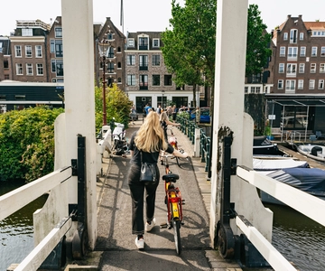Amsterdam: Guided Bike Tour City Centre in EN/DE/FR/ES