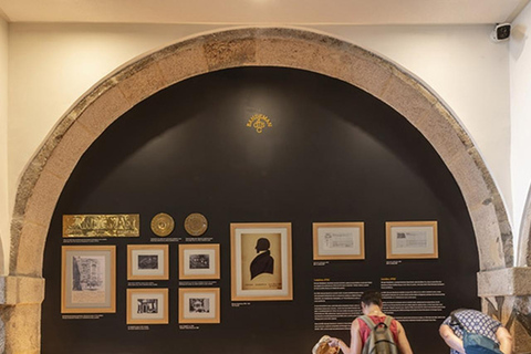 Porto: Sandeman Cellar Tour with Port Wine Tastings