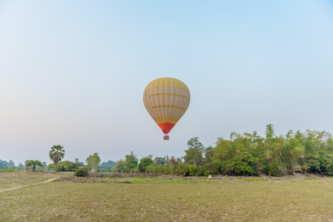 De Krong Siem Reap: Passeio de balão de ar quente em Angkor com serviço de busca