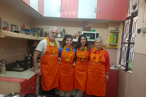 Aula de culinária indiana com mercado de vegetaisAula de culinária vegetariana e não vegetariana com mercado de vegetais