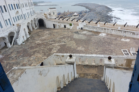 Zamek Cape Coast i wycieczka nad rzekę niewolników Assin MansoZamek Cape Coast i wycieczka nad rzekę niewolników Assin Manso z lunchem