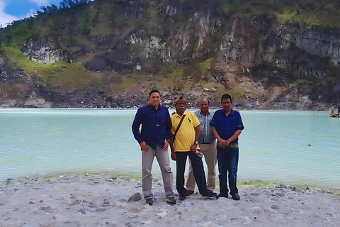 Bandung: cratere vulcanico, sorgenti termali, bagni di fango e tè