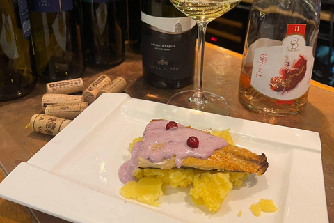 Bucharest: Romanian Wine and Food Pairing ExperienceRomanian Wine and Food Pairing Experience