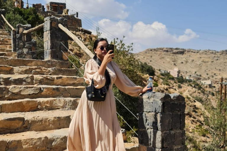 Muscat: Green Mountain with Castle, Fossil & Villages Tour