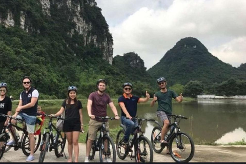 Hanói: Viagem de um dia a Trang An, Bai Dinh e Mua CaveDe Hanói: Viagem a Ninh Binh, Trang An, Bai Dinh e Mua Cave